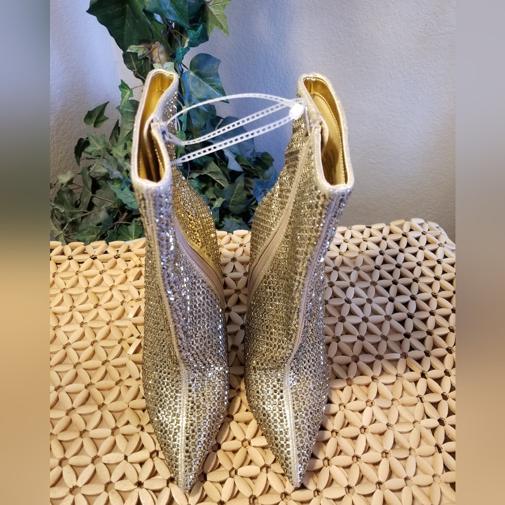 ENCHANTING BOOTS - Picture 1 of 13